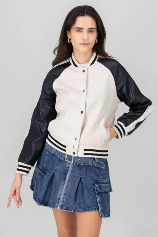 Chamarra bomber efecto piel sold by Shasa