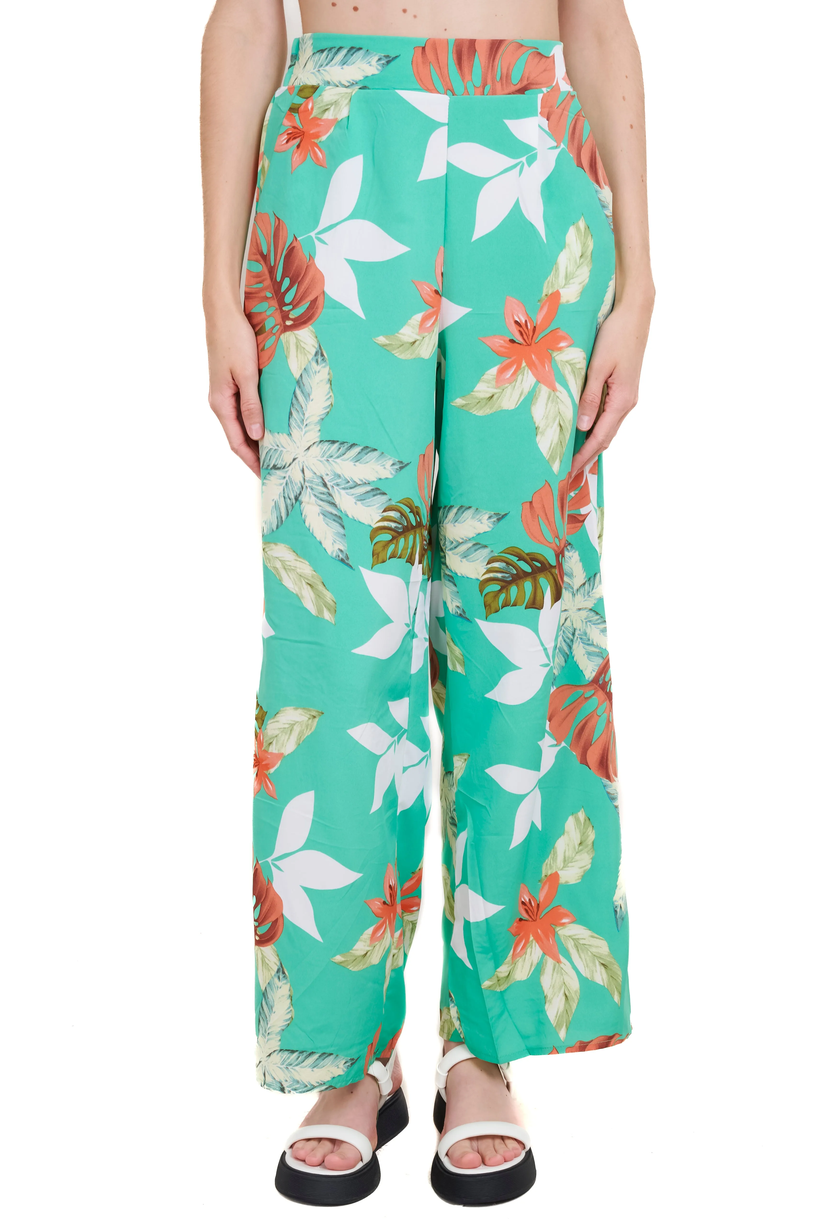 Pantalon amplio detalle pinzas estampado flores sold by Shasa