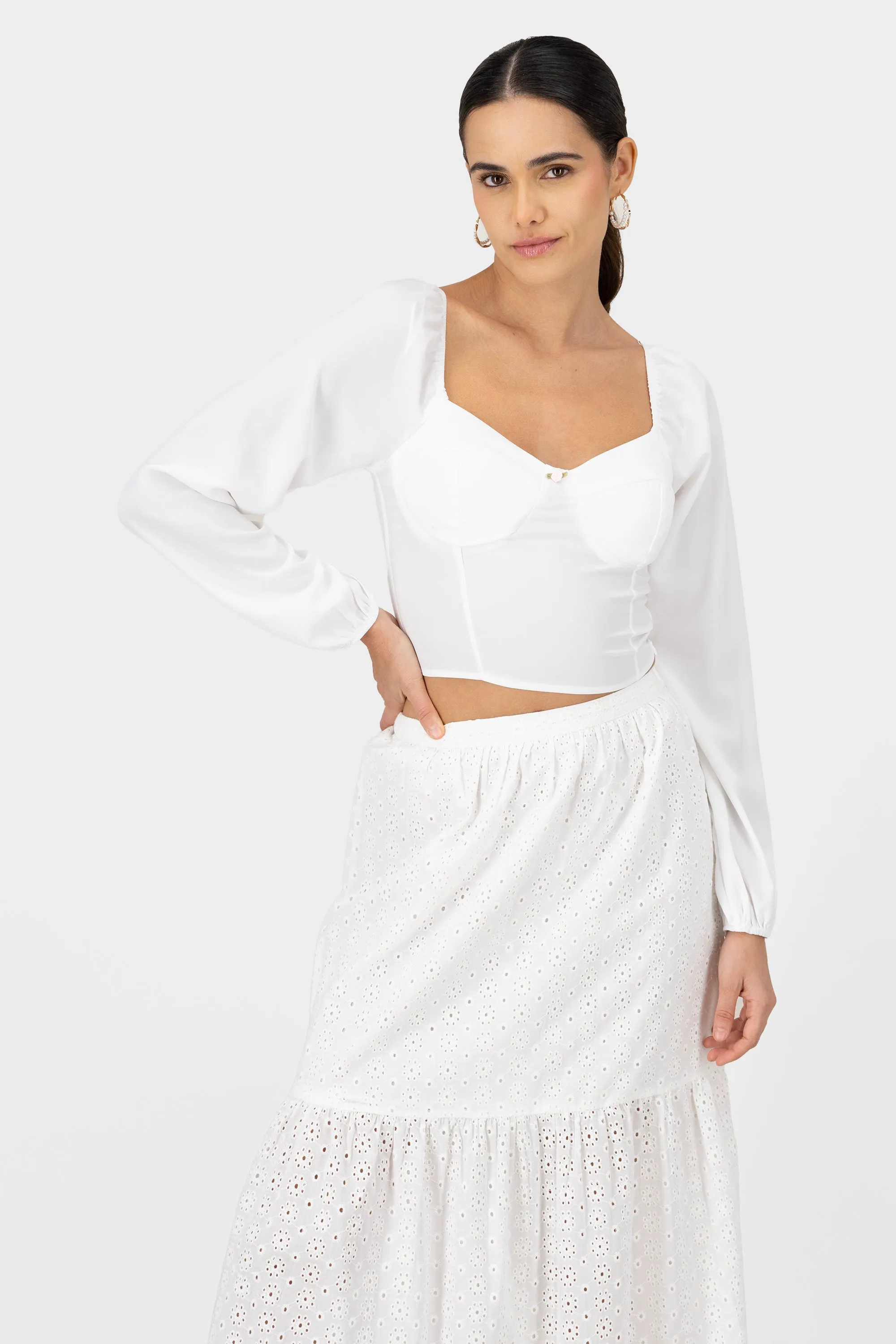 Top de manga larga con copas y detalle de rosa sold by Shasa