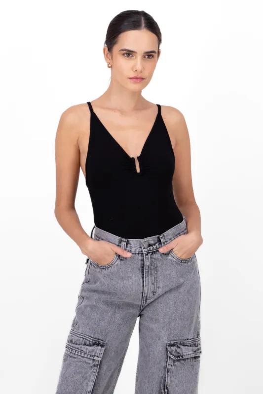 Bodysuit con detalle de argolla liso sold by Shasa