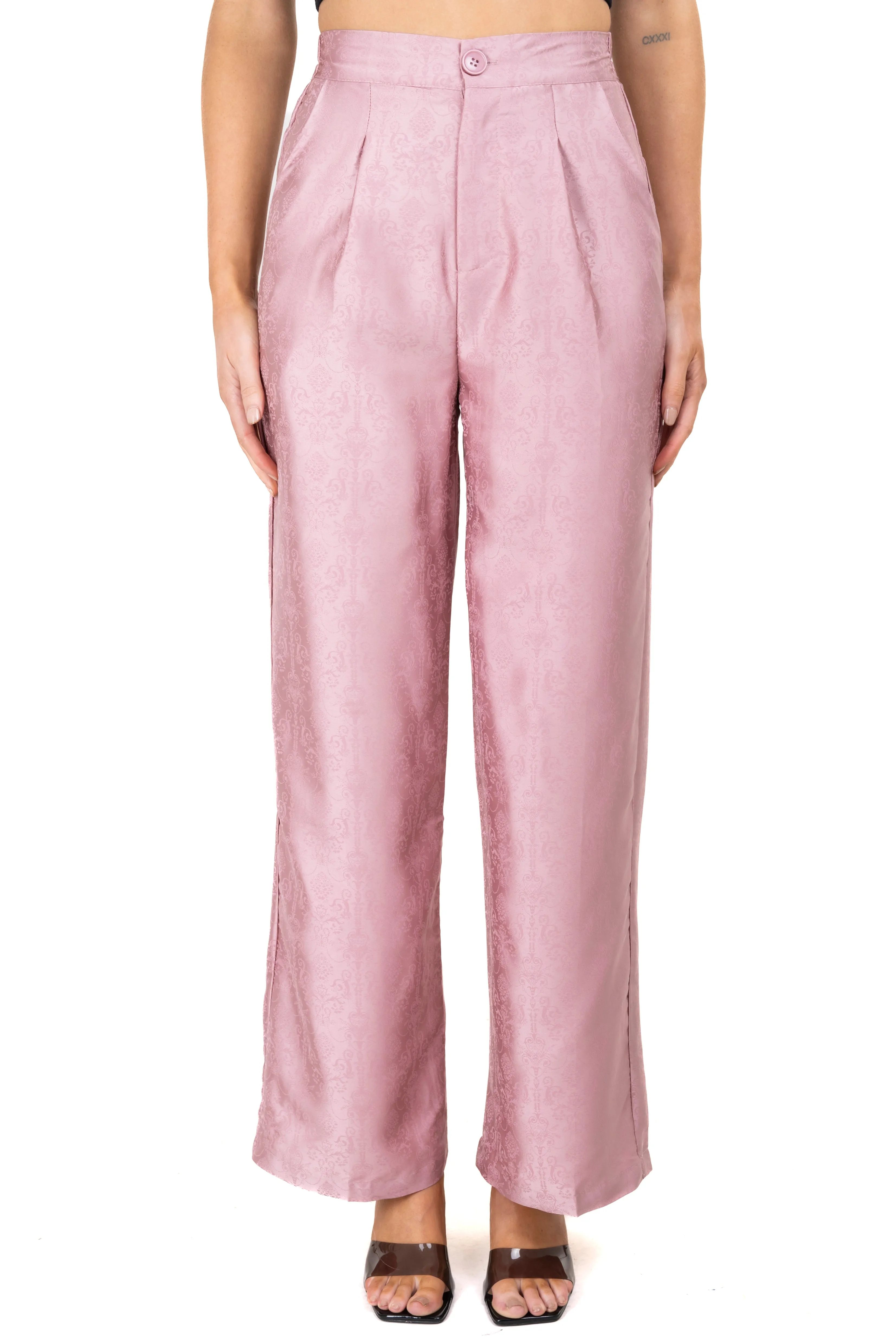 Pantalon fluido recto sold by Shasa