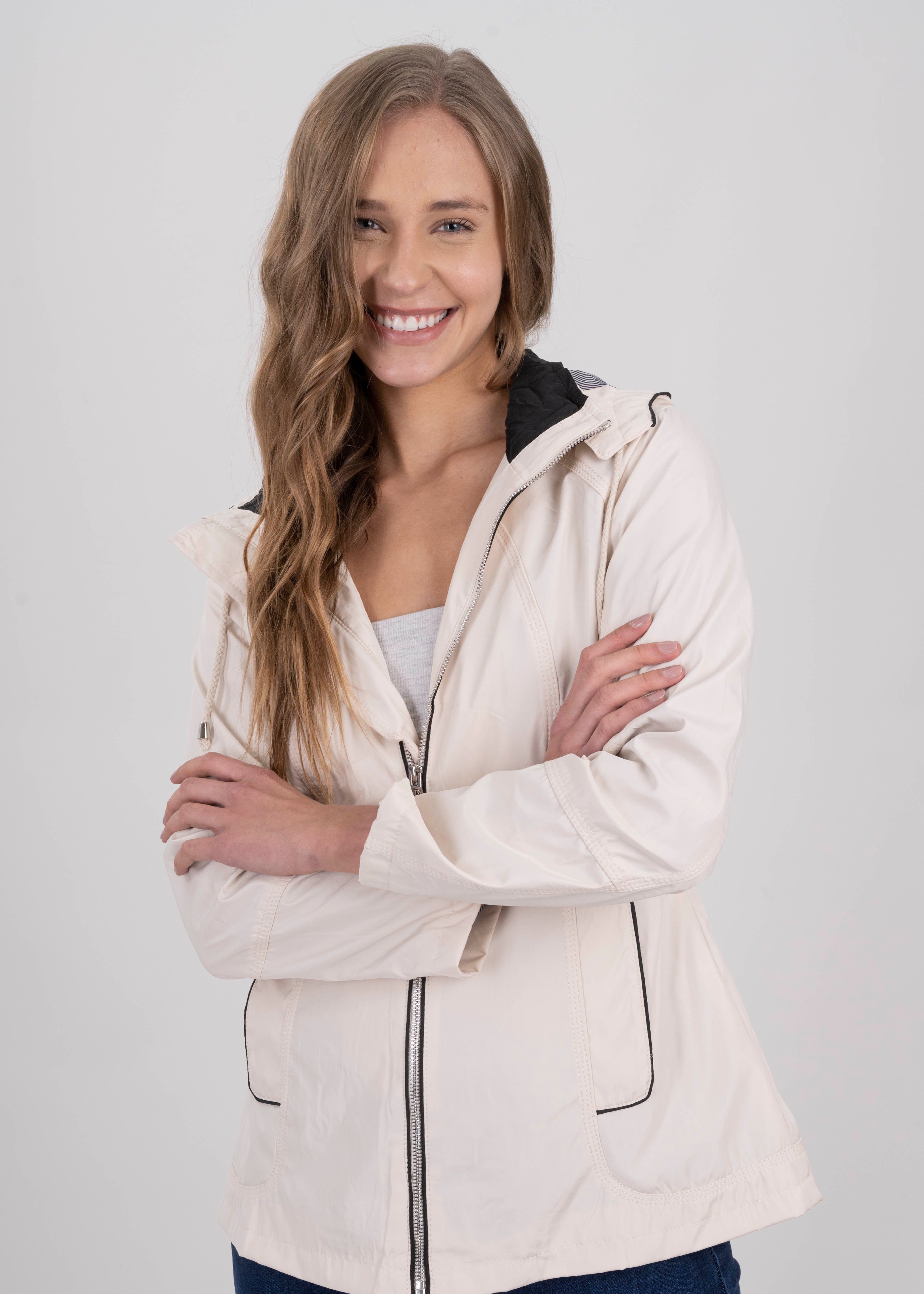 Parka con gorro sold by Shasa