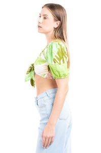 Top crop manga abullonada tropical sold by Shasa