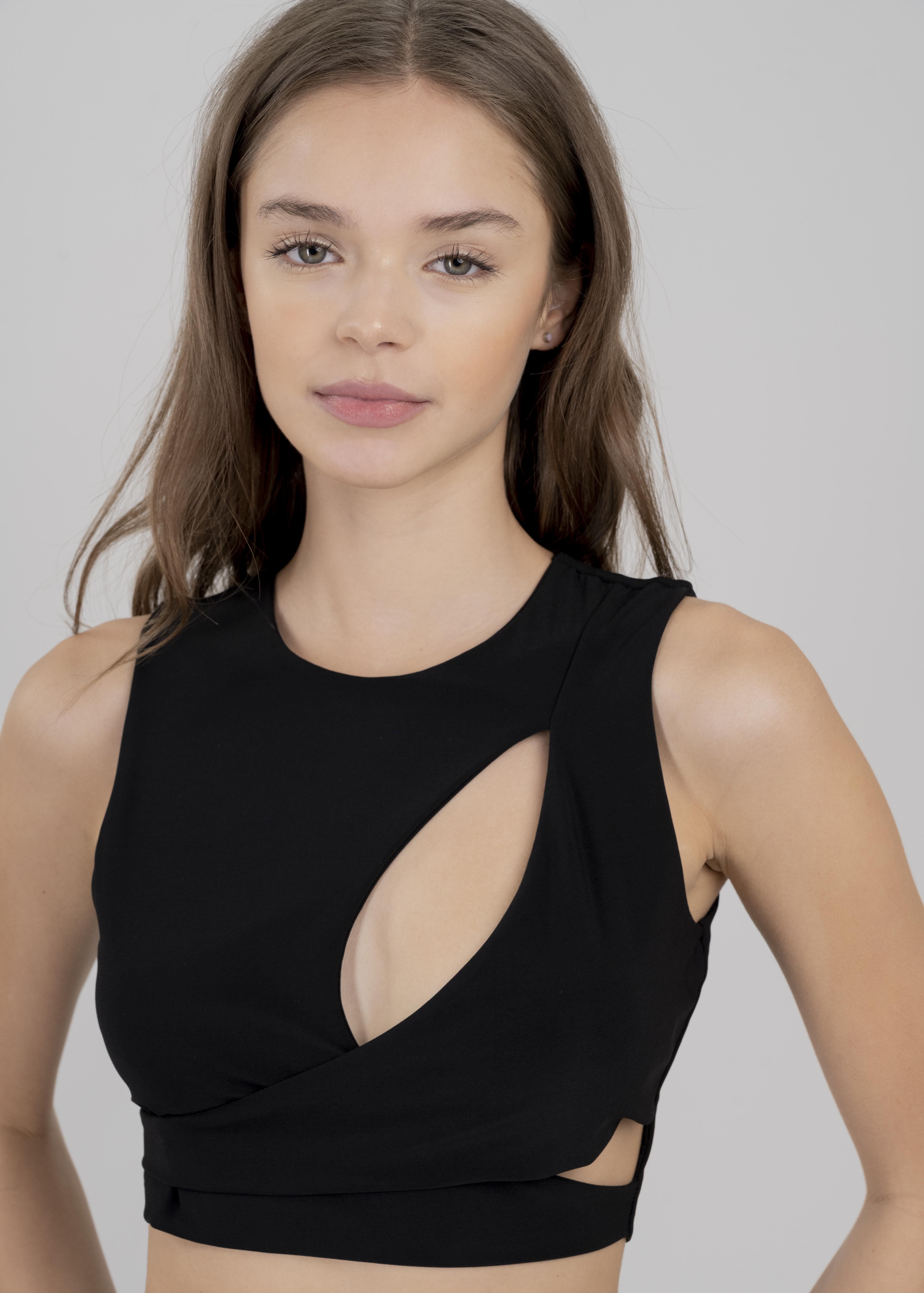 Top crop asimétrico cut out sold by Shasa product image thumbnail 5