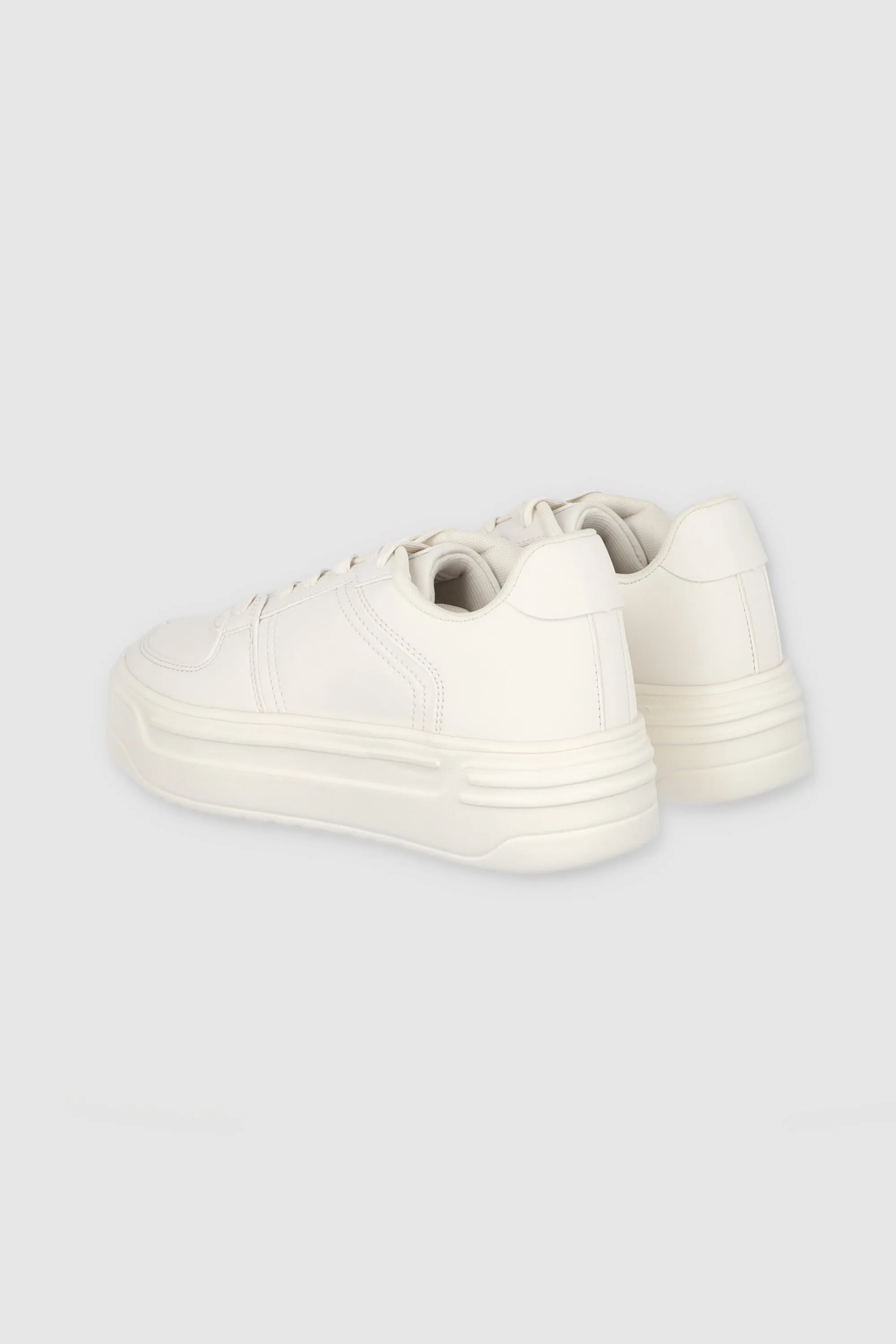 Tenis retro perforado plataforma sold by Shasa product image thumbnail 4