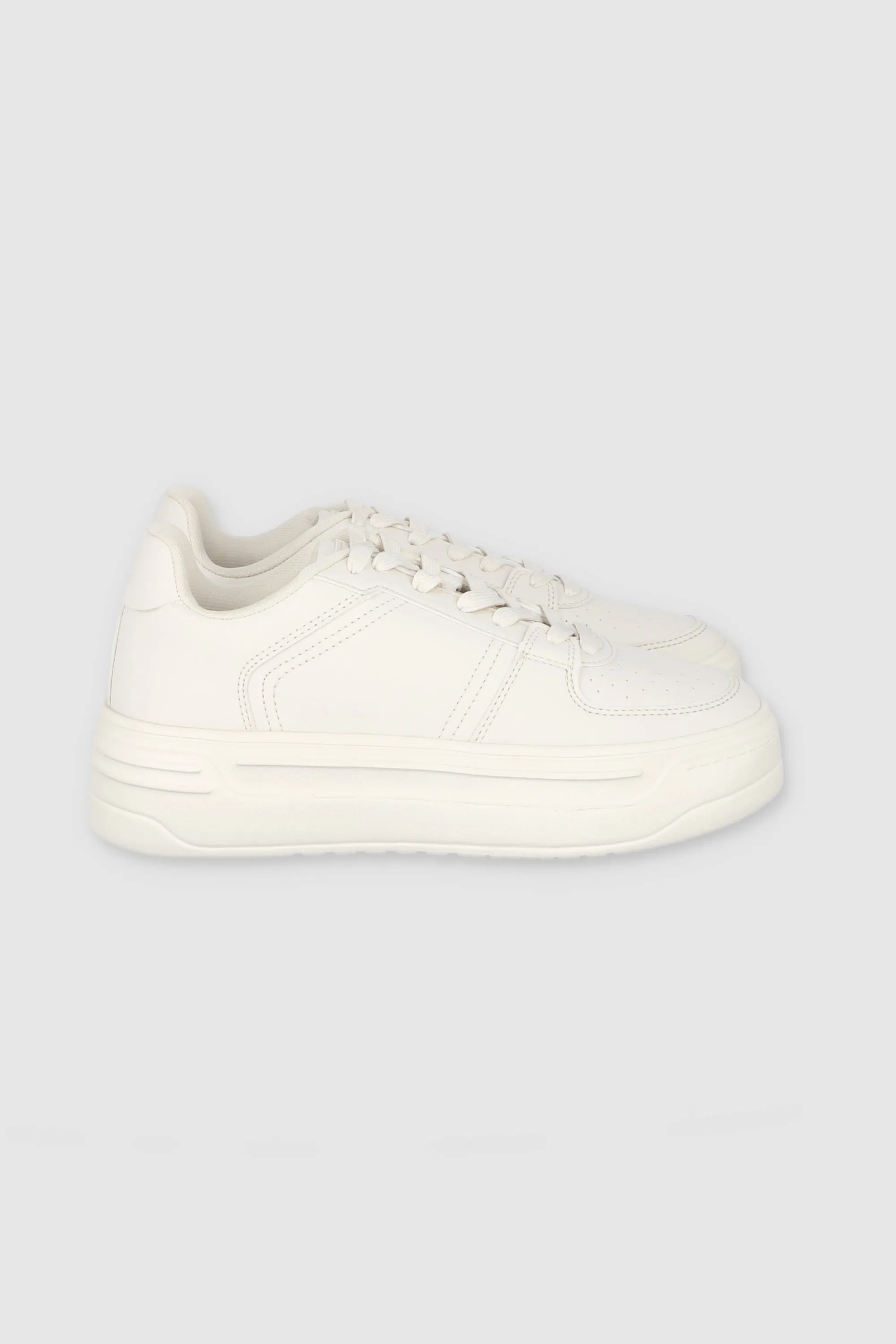 Tenis retro perforado plataforma sold by Shasa product image thumbnail 3