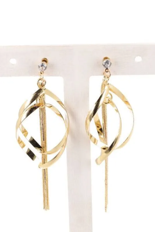 Aretes largos remolino sold by Shasa