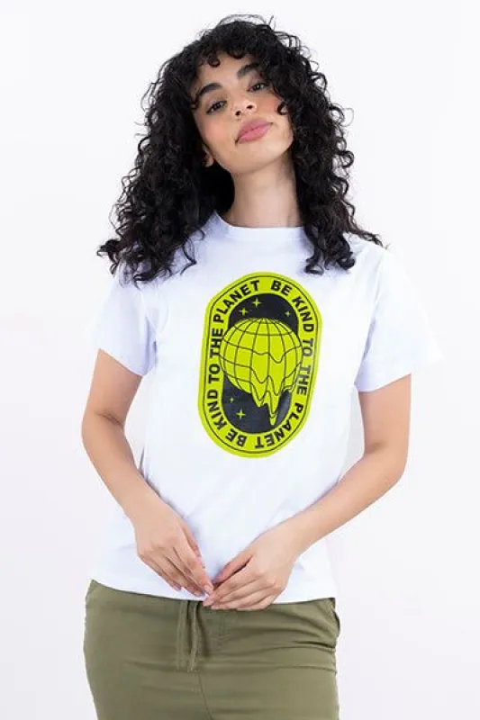 Playera estampado Be kind to the planet sold by Shasa