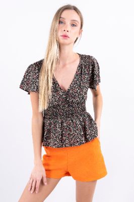 Blusa estampado flores escote v sold by Shasa