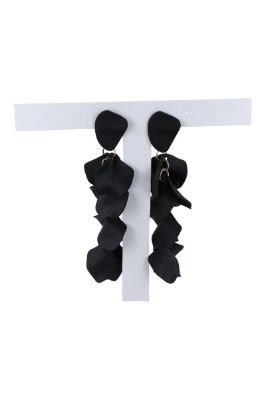 Aretes largos pétalos sold by Shasa