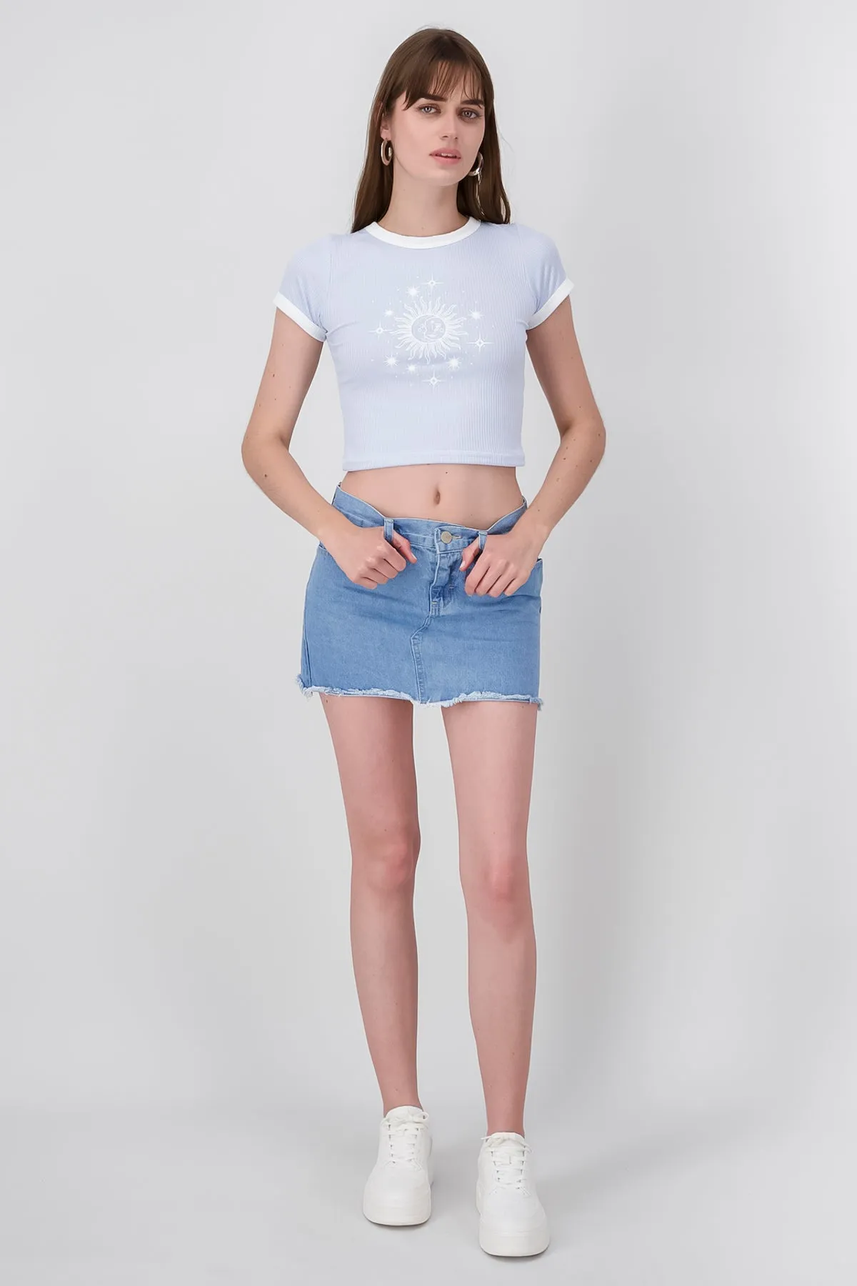 Mini falda con destruccion sold by Shasa