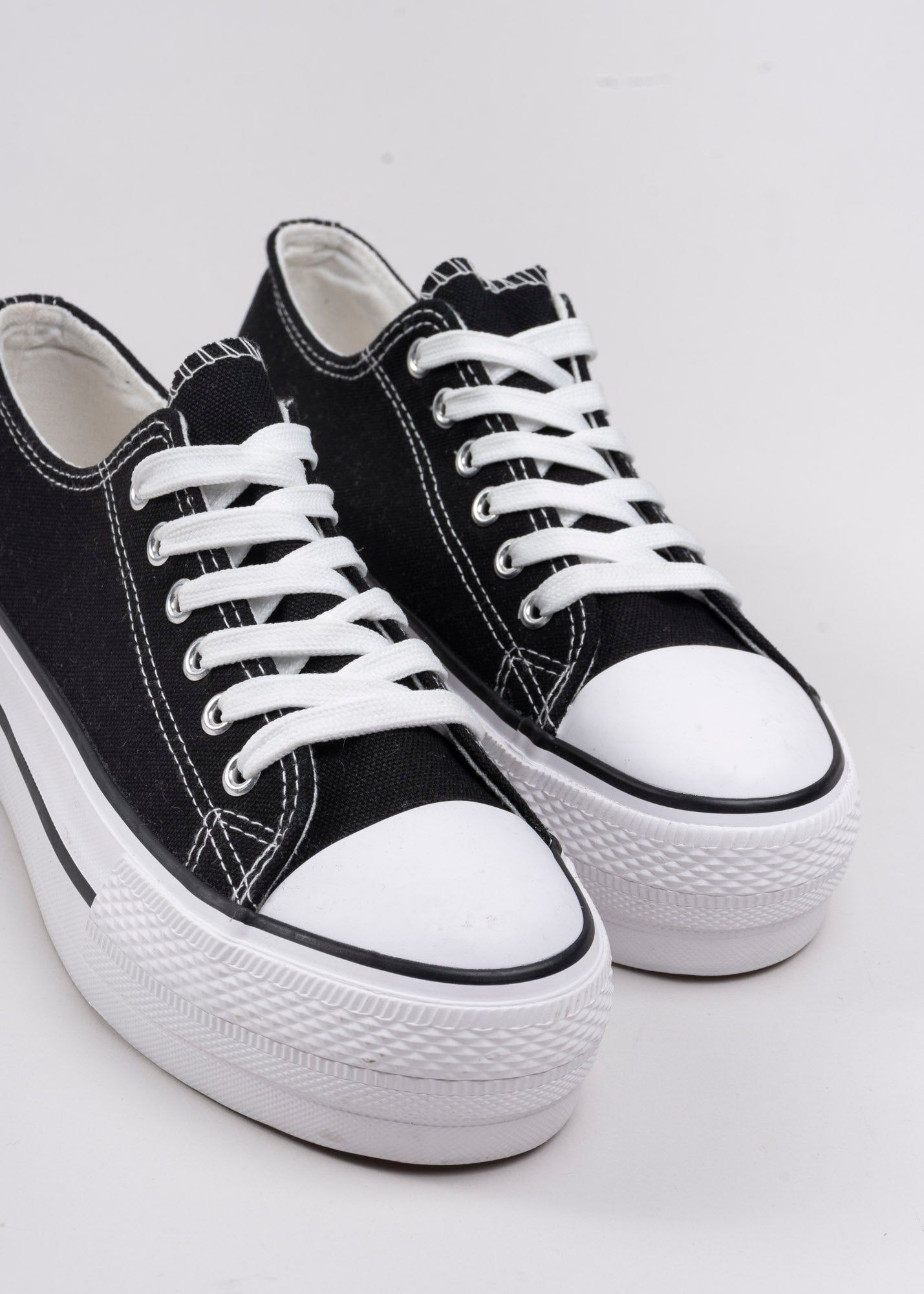 Tenis clásico canvas plataforma sold by Shasa product image thumbnail 4