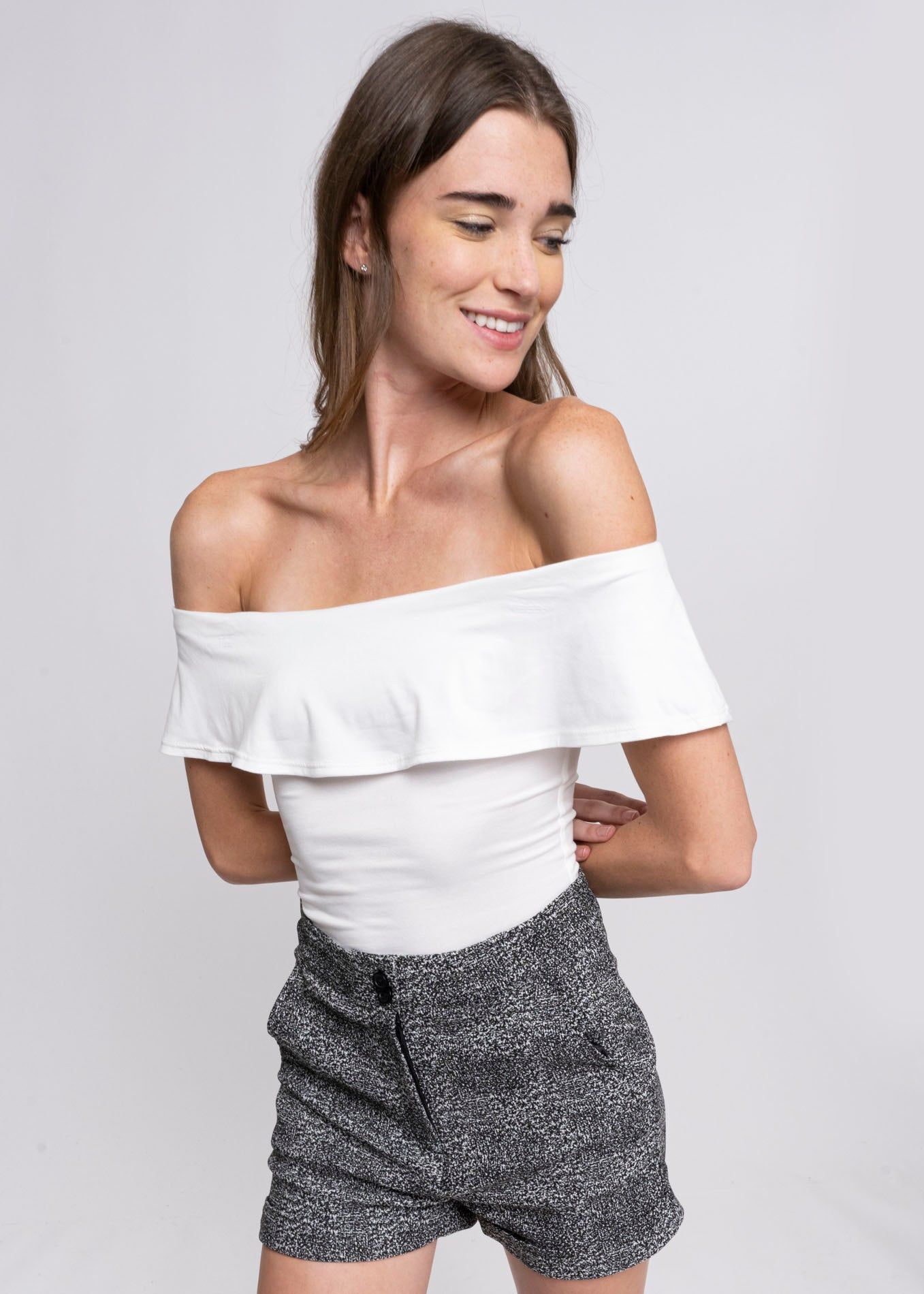 Bodysuit olanes hombro descubierto sold by Shasa