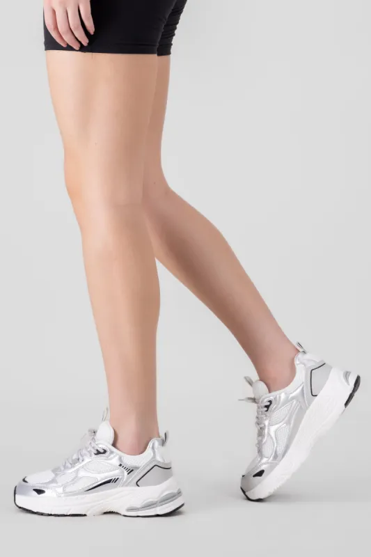 Tenis runner detalles metalicos sold by Shasa