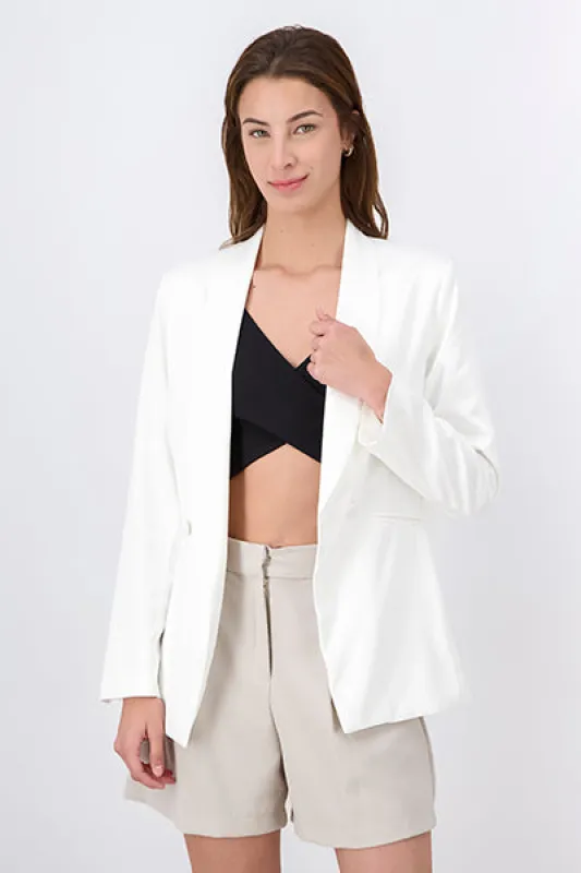 Saco satín botón cruzado sold by Shasa