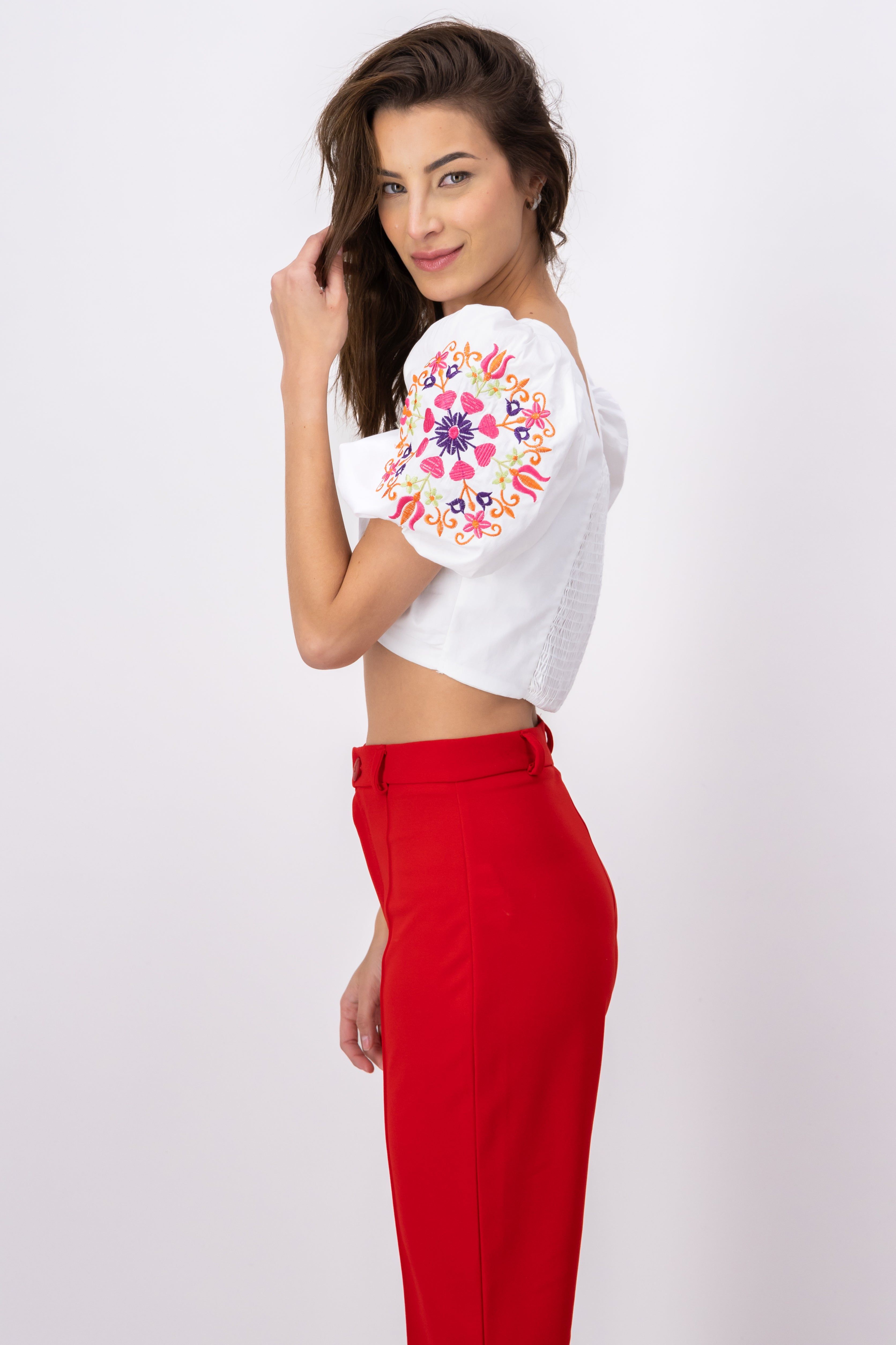 Top mangas abullonadas detalle bordado sold by Shasa product image thumbnail 3