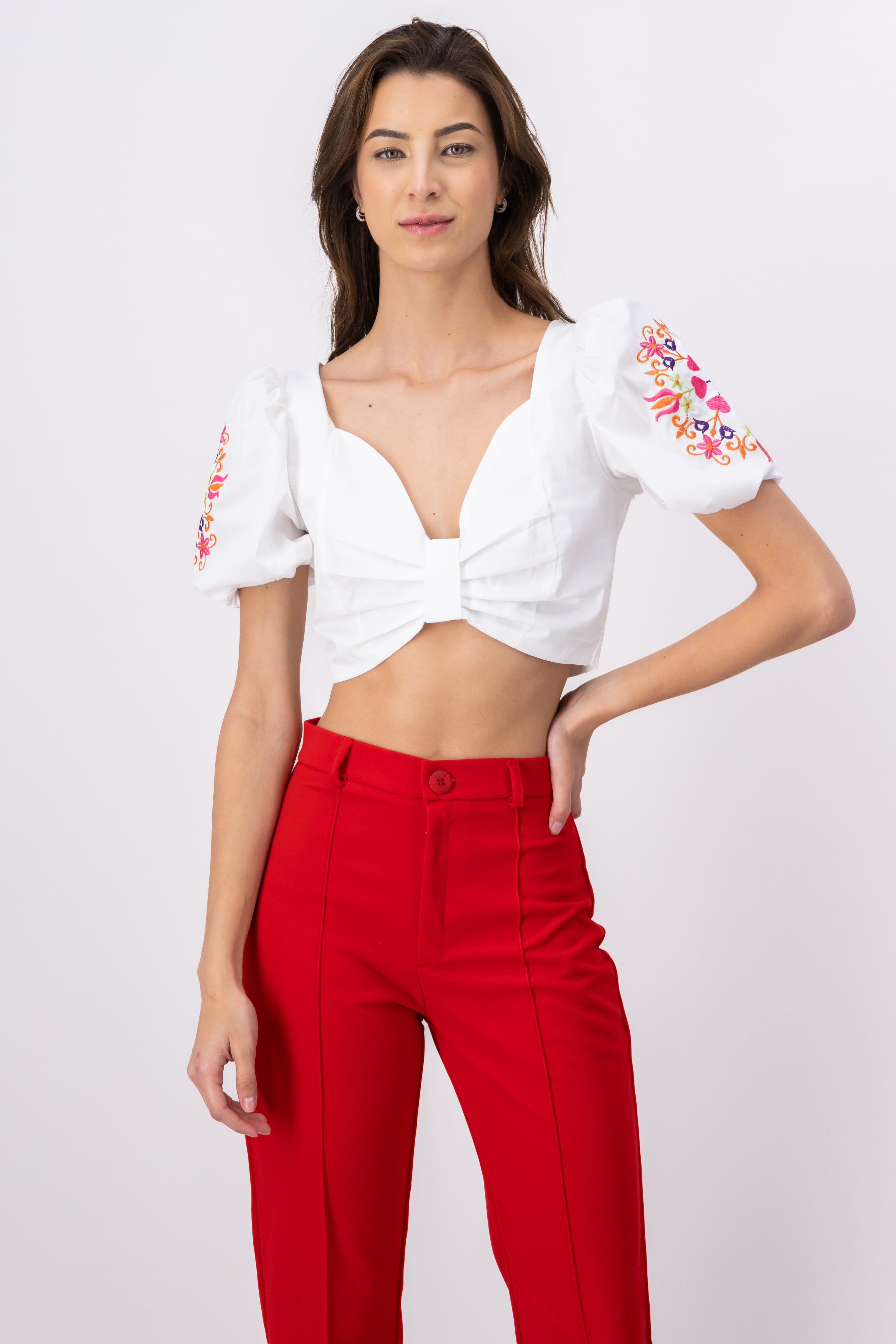 Top mangas abullonadas detalle bordado sold by Shasa