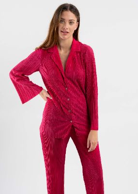 Camisa plisada cuello solapa sold by Shasa