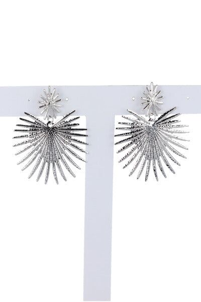 Aretes corazón picos sold by Shasa