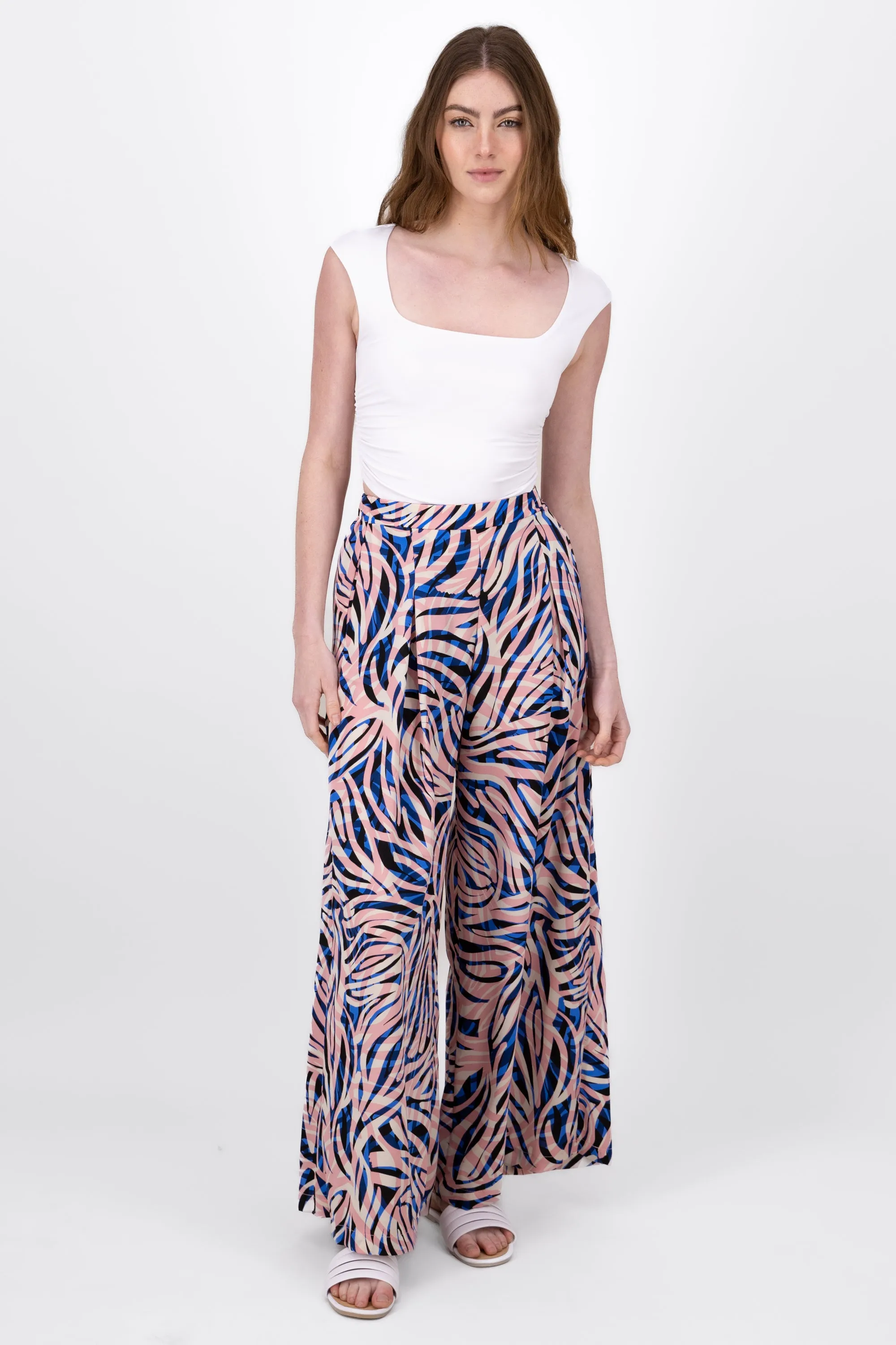 Pantalon Amplio Detalle Pinzas sold by Shasa