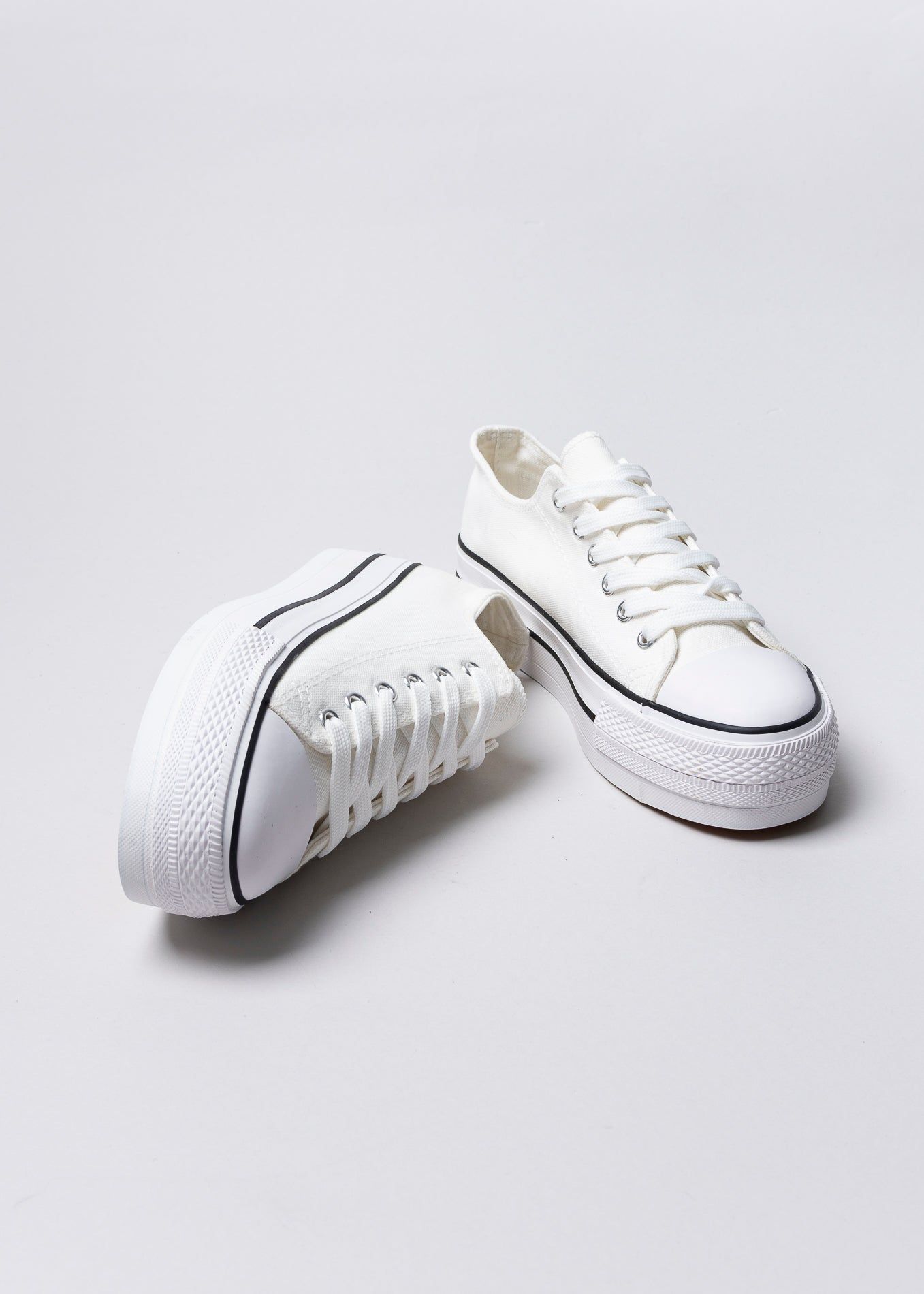 Tenis clásico canvas plataforma sold by Shasa product image thumbnail 4