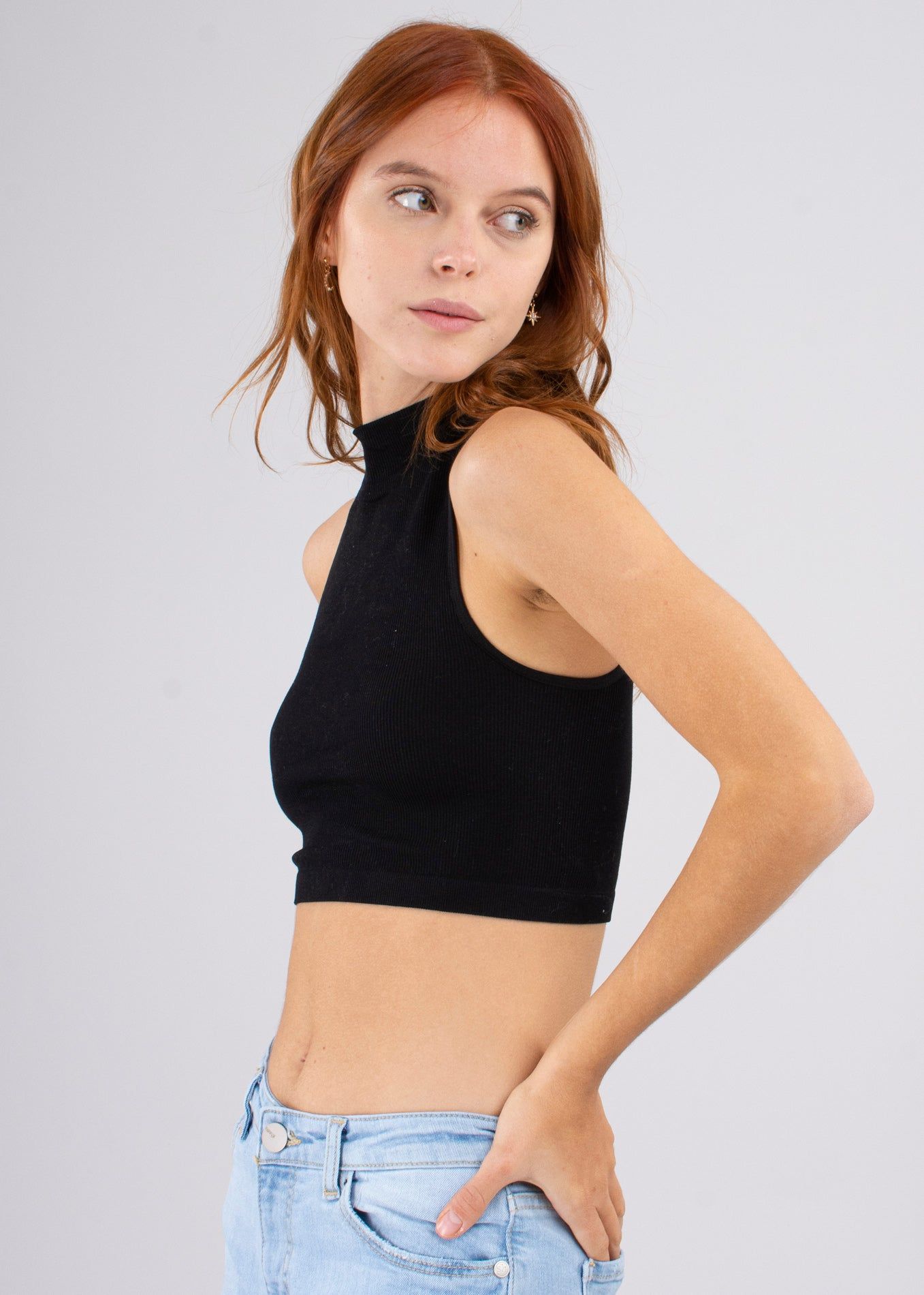 Tank top cuello alto liso sold by Shasa