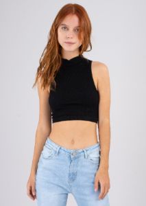 Tank top cuello alto liso sold by Shasa