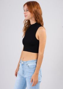 Tank top cuello alto liso sold by Shasa