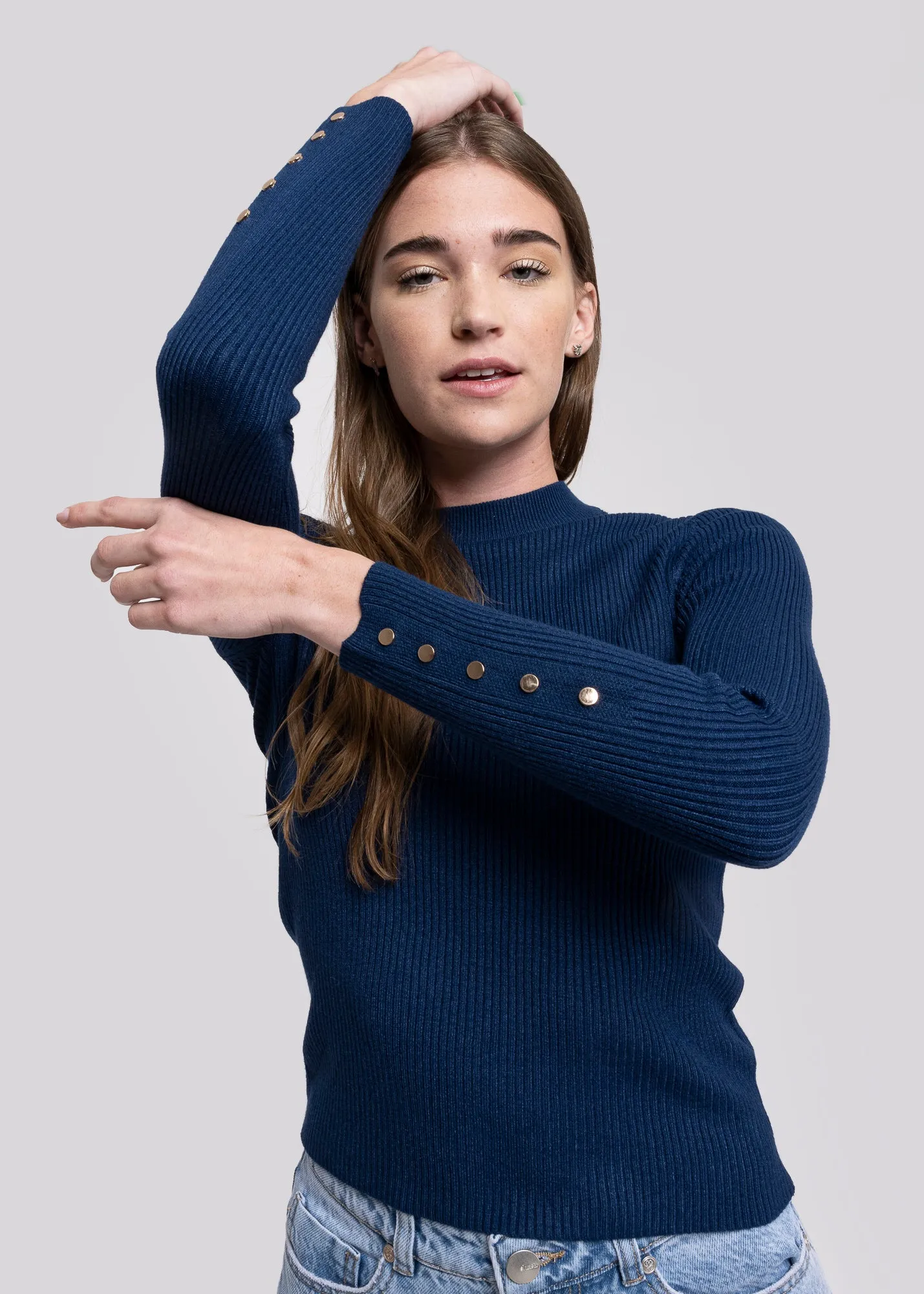 Suéter acanalado botones sold by Shasa