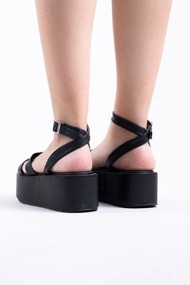 Sandalias plataforma correa sold by Shasa