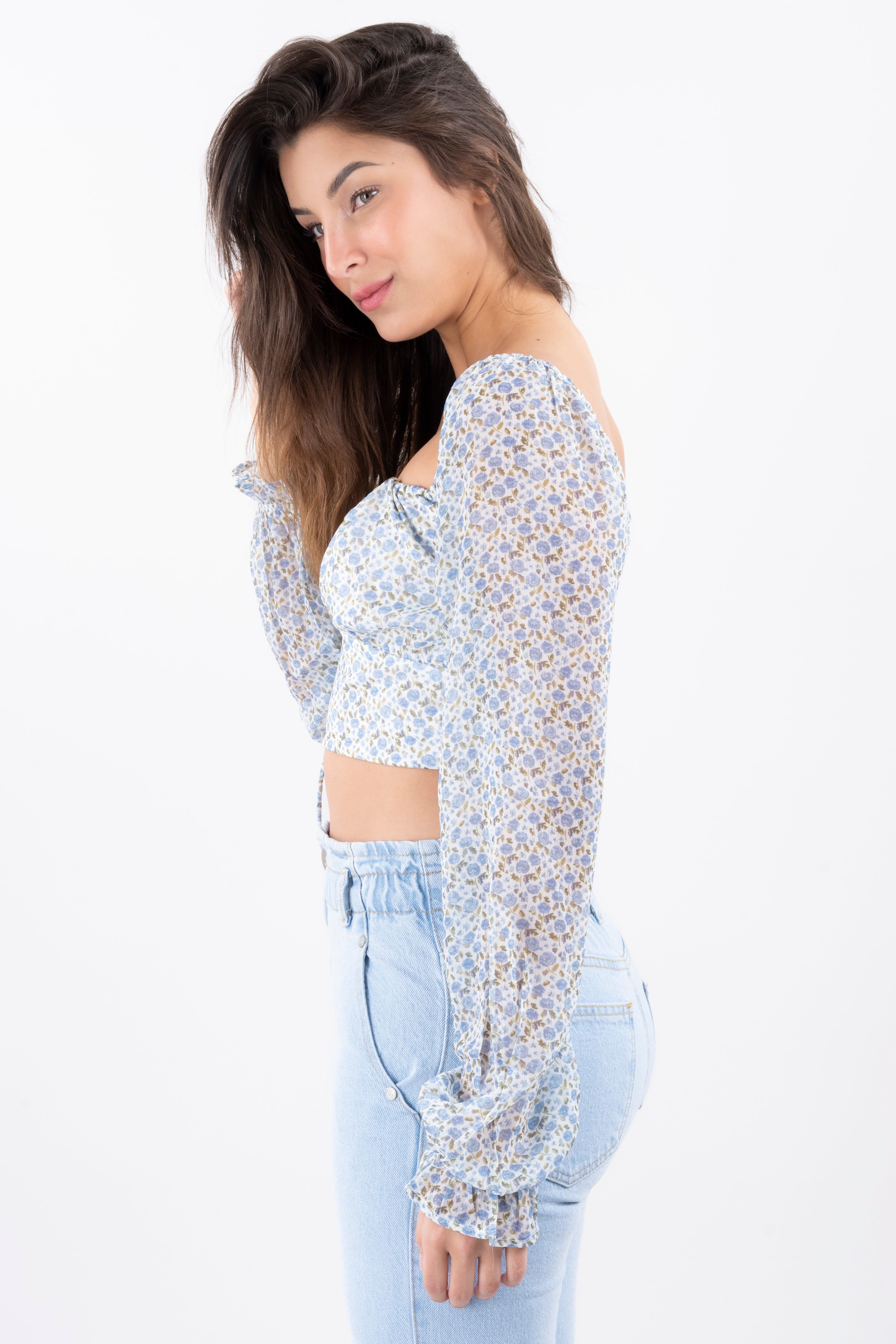 Blusa crop manga larga flores sold by Shasa product image thumbnail 3