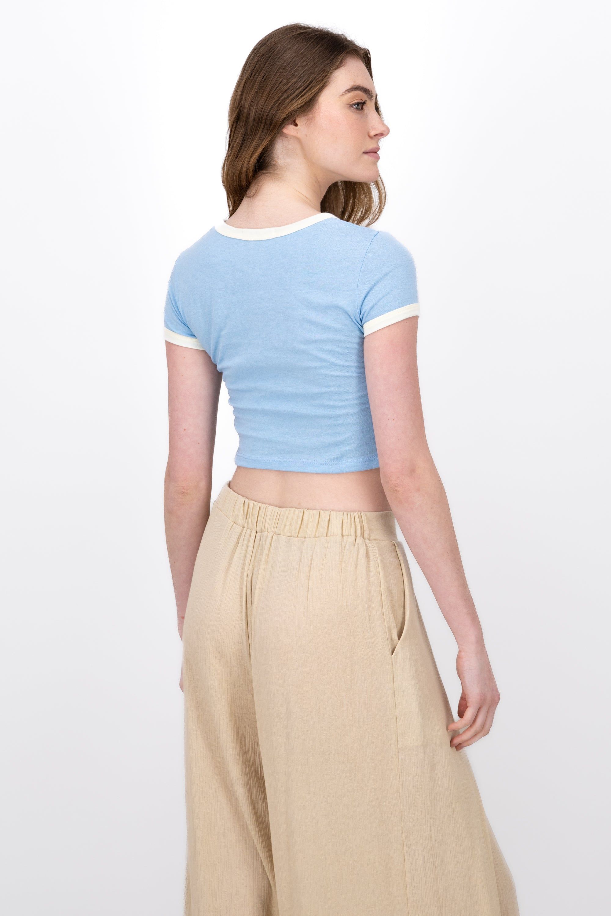 Playera Crop Frase Flores sold by Shasa product image thumbnail 4