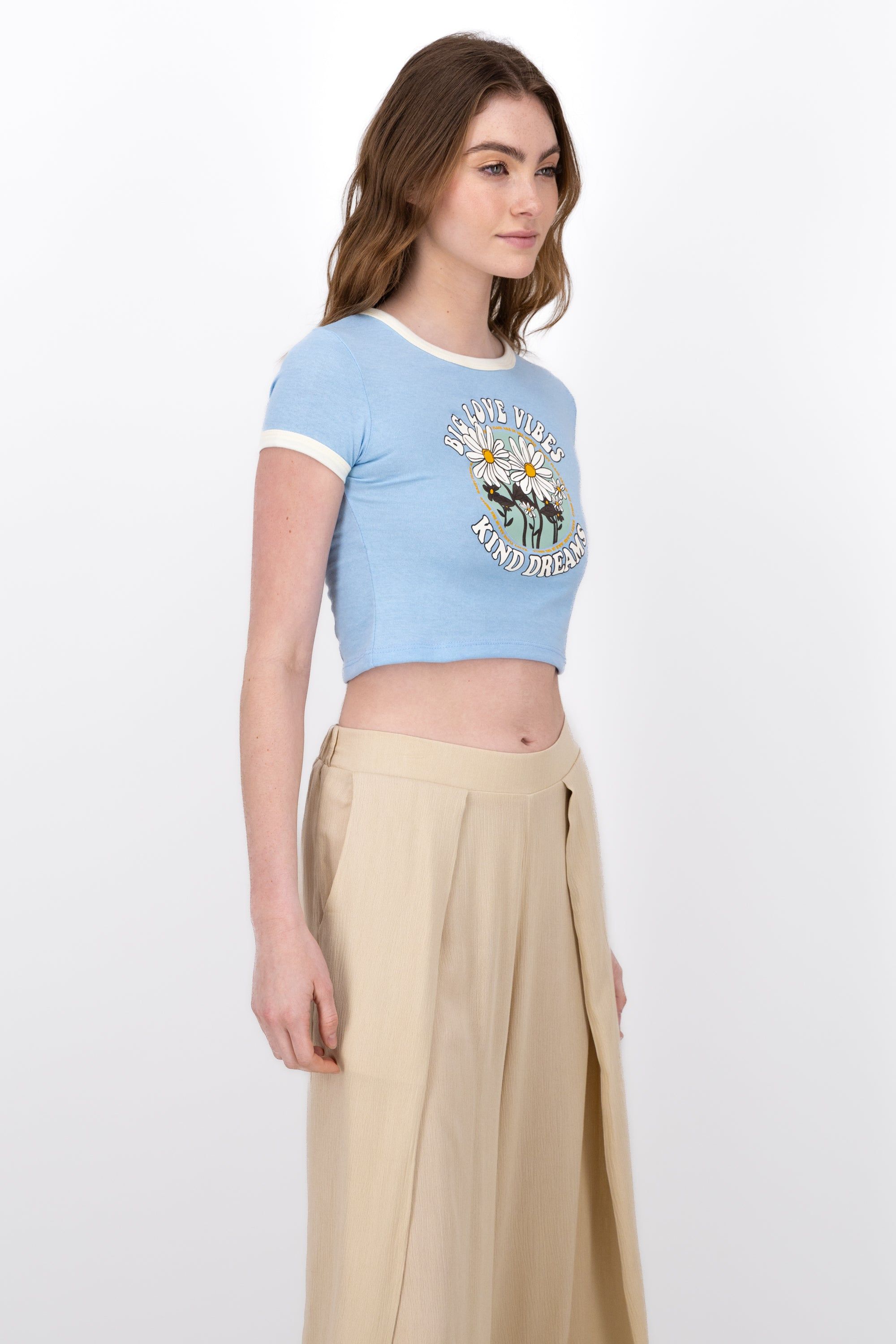 Playera Crop Frase Flores sold by Shasa product image thumbnail 3