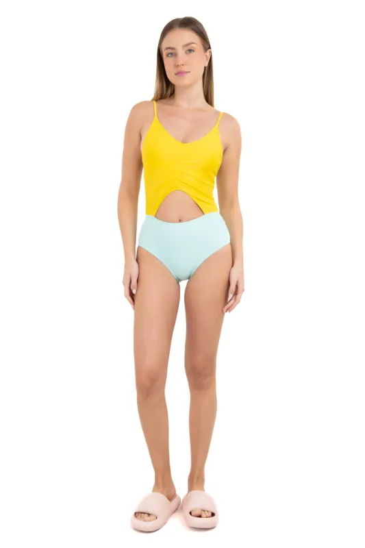 Traje de baño bicolor abertura sold by Shasa