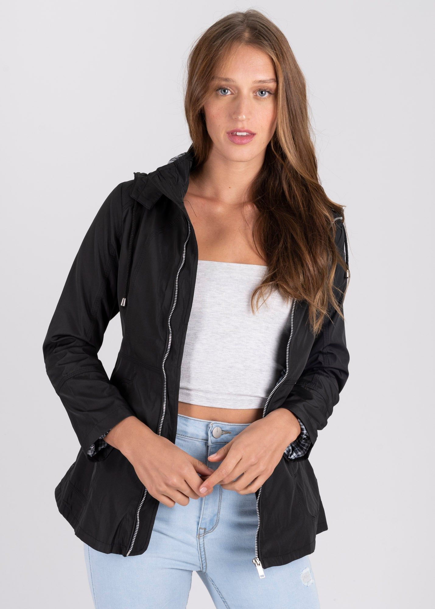 Gabardina corta forro cuadros sold by Shasa