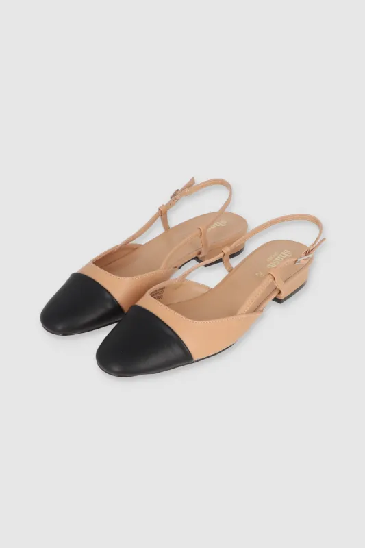 Flat slingback contraste en punta sold by Shasa