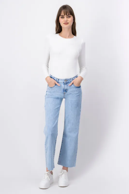 Jeans rectos corte tobillo sold by Shasa