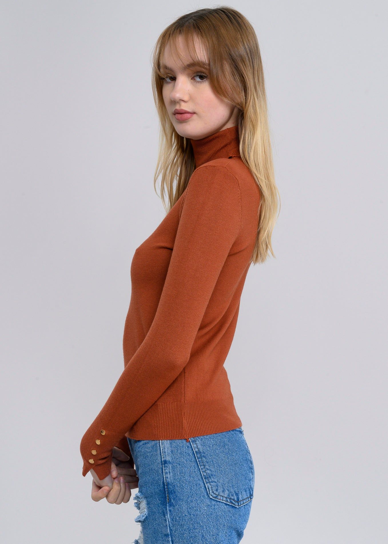 Suéter tejido cuello tortuga sold by Shasa product image thumbnail 3