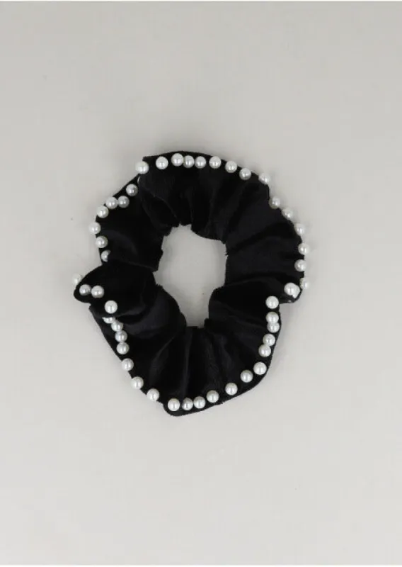 Scrunchie Velvet Perlas sold by Shasa