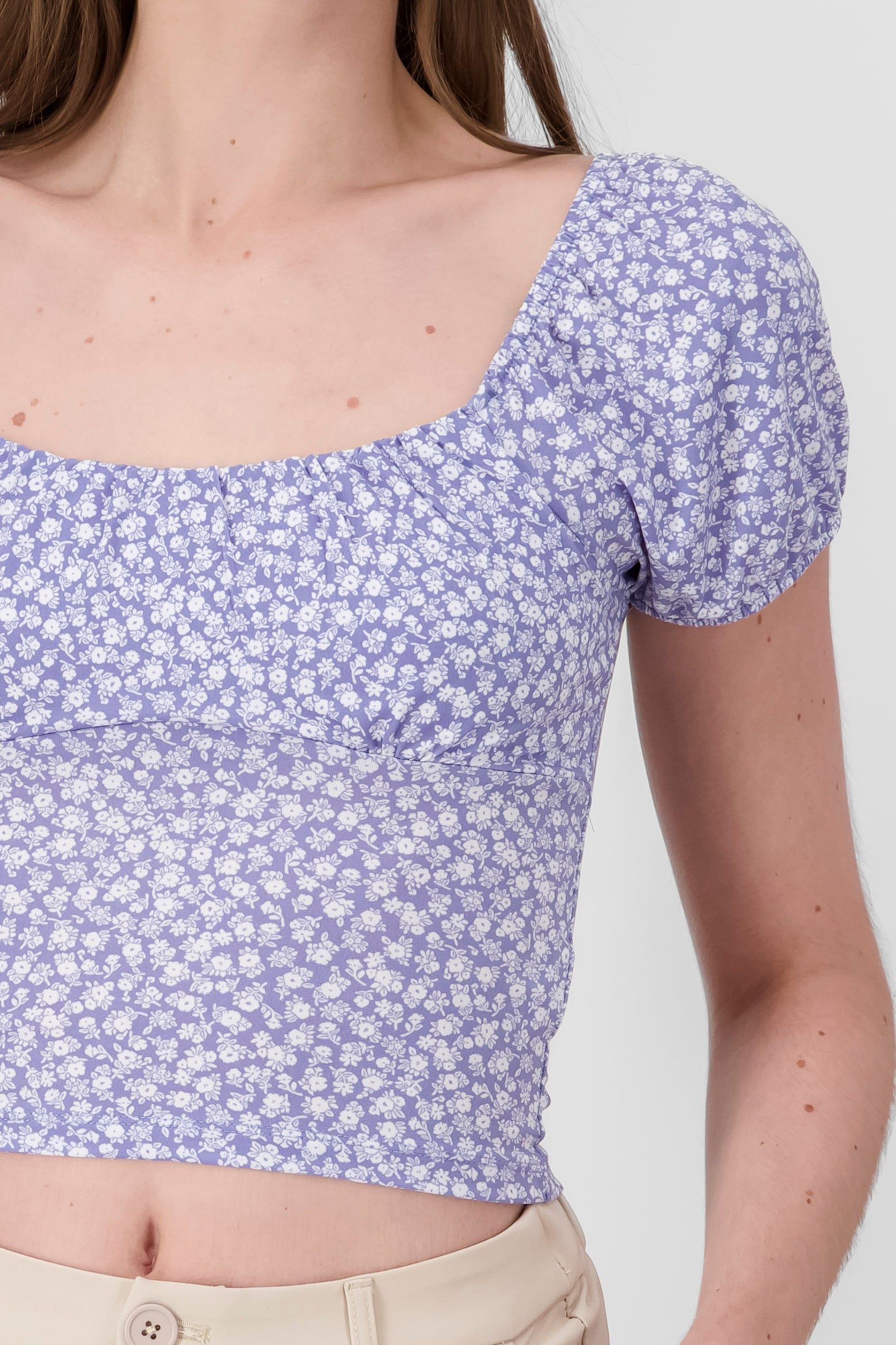 Top corto manga abullonada flores sold by Shasa product image thumbnail 5