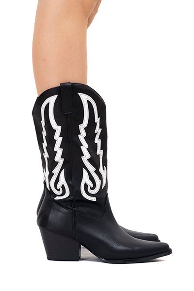 Botas vaqueras bicolor sold by Shasa