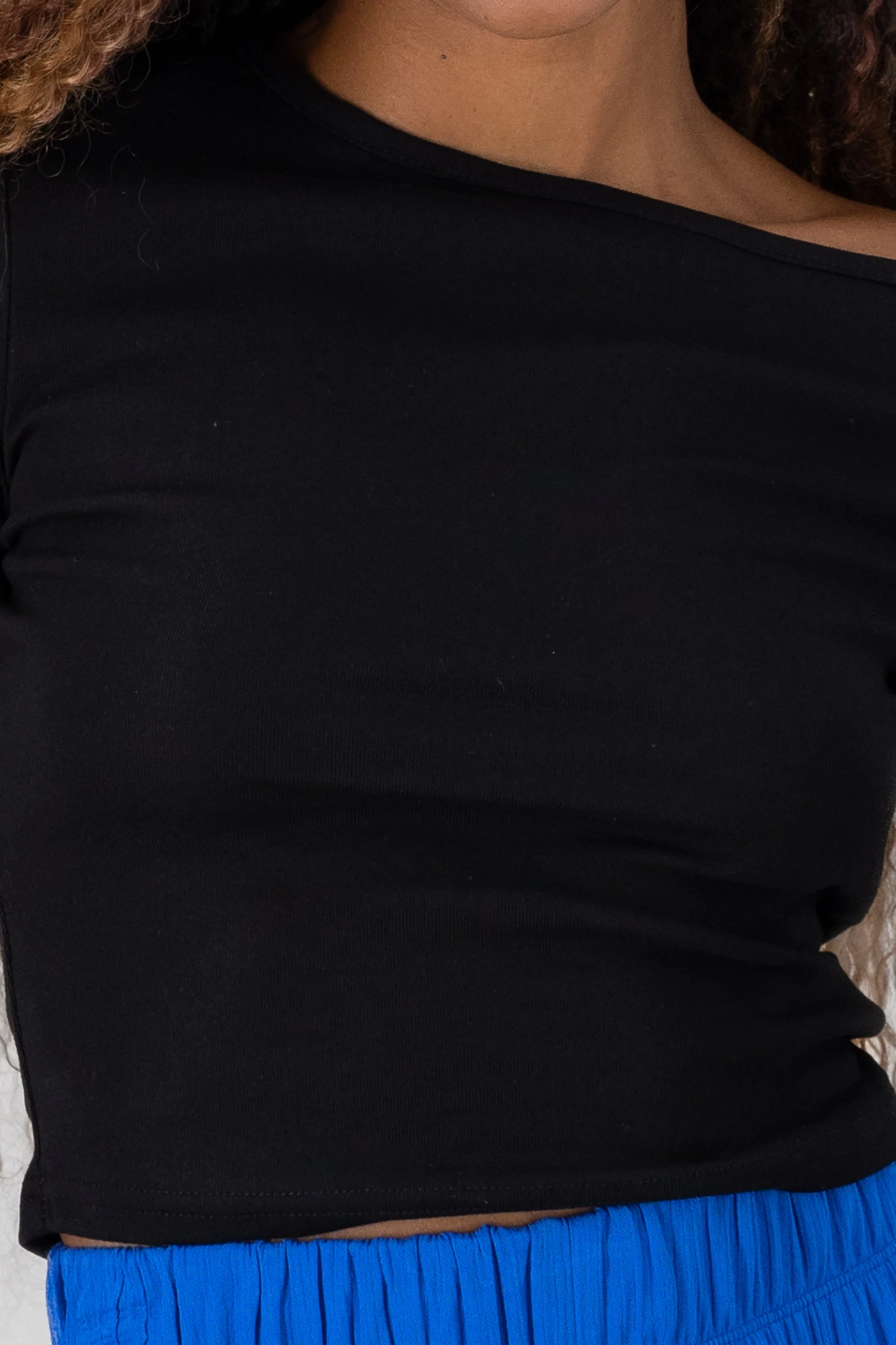 Top asimetrico liso sold by Shasa product image thumbnail 5