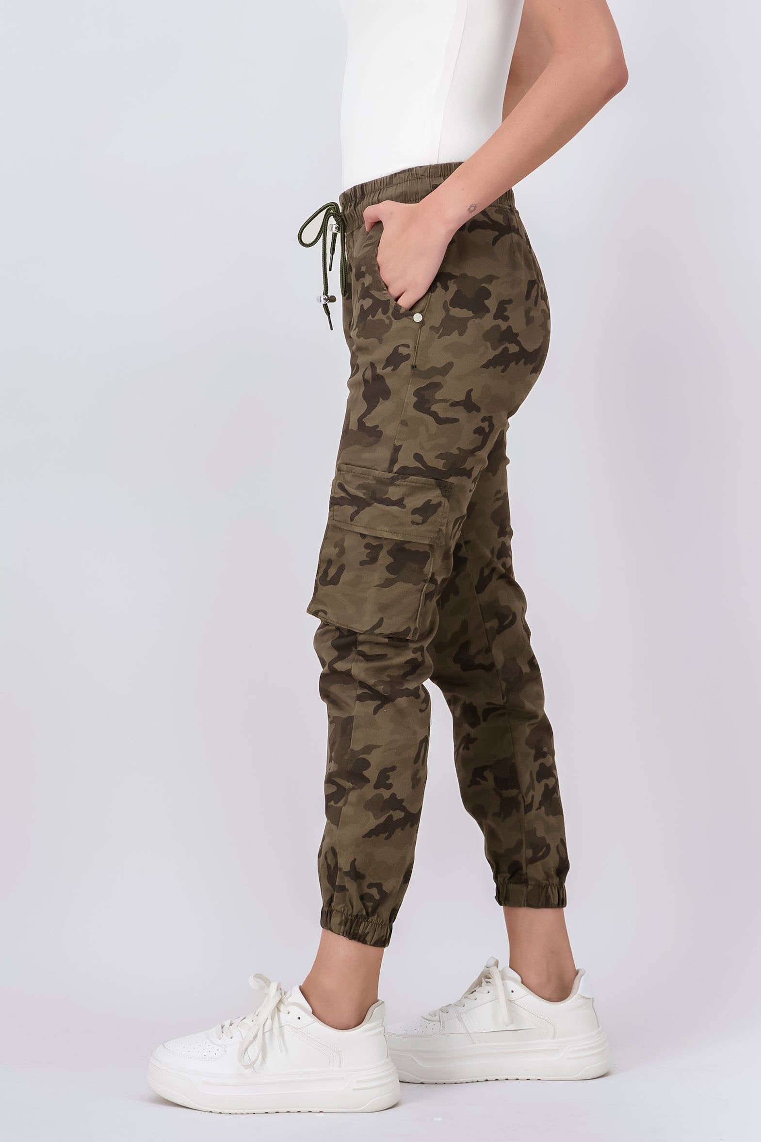 Jogger cargo camuflaje sold by Shasa product image thumbnail 3