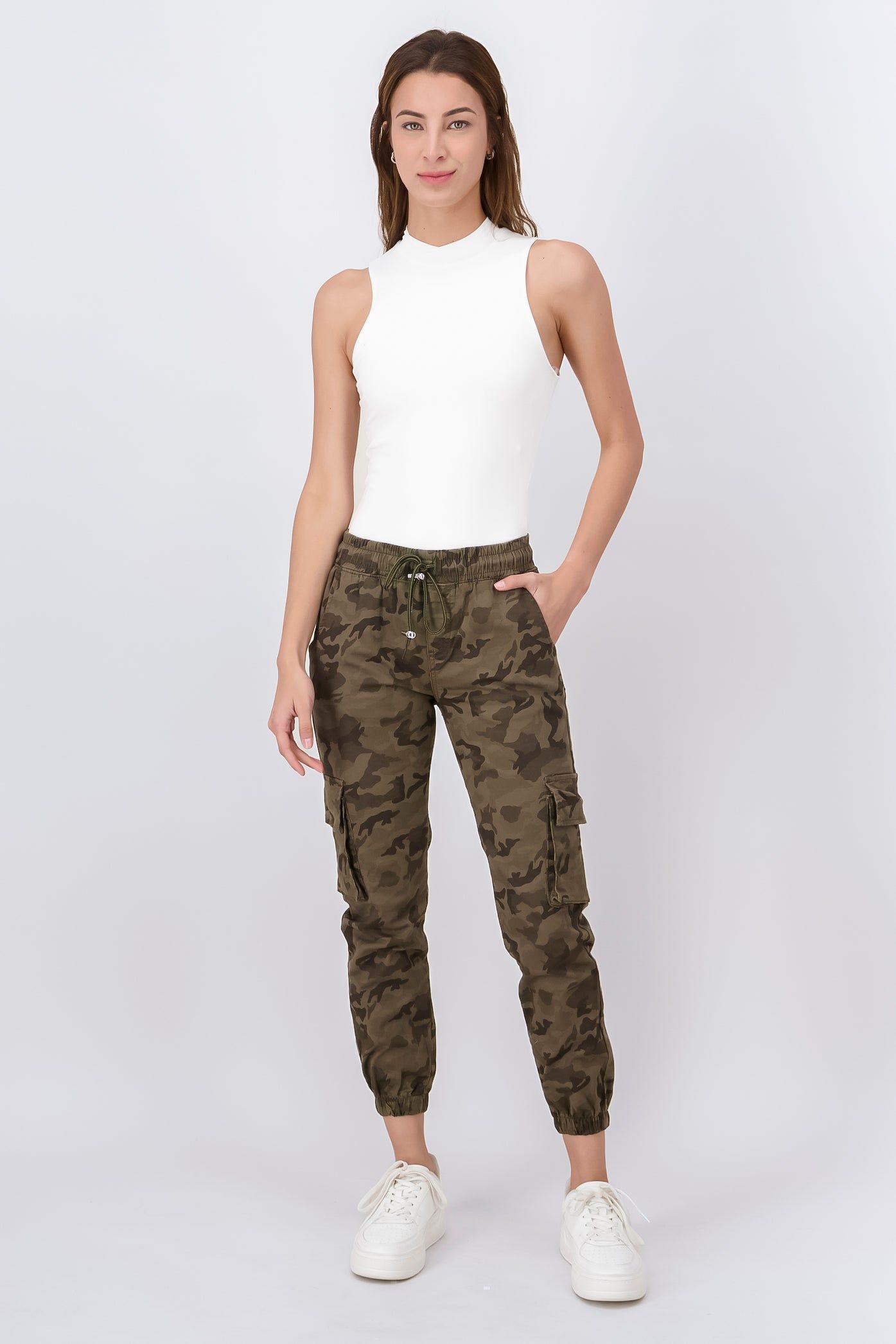 Jogger cargo camuflaje sold by Shasa