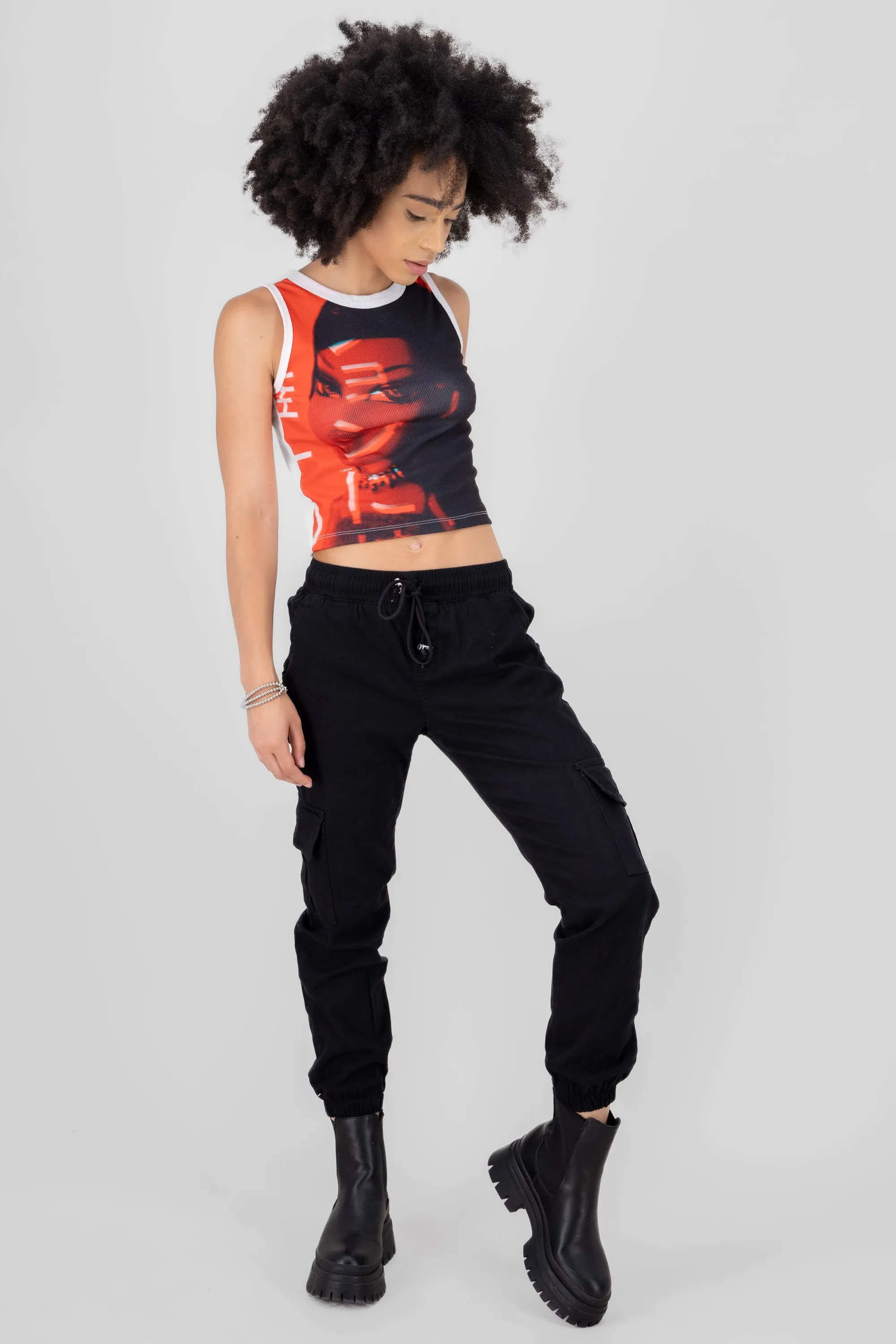 Jeans cargo con resorte y jareta sold by Shasa