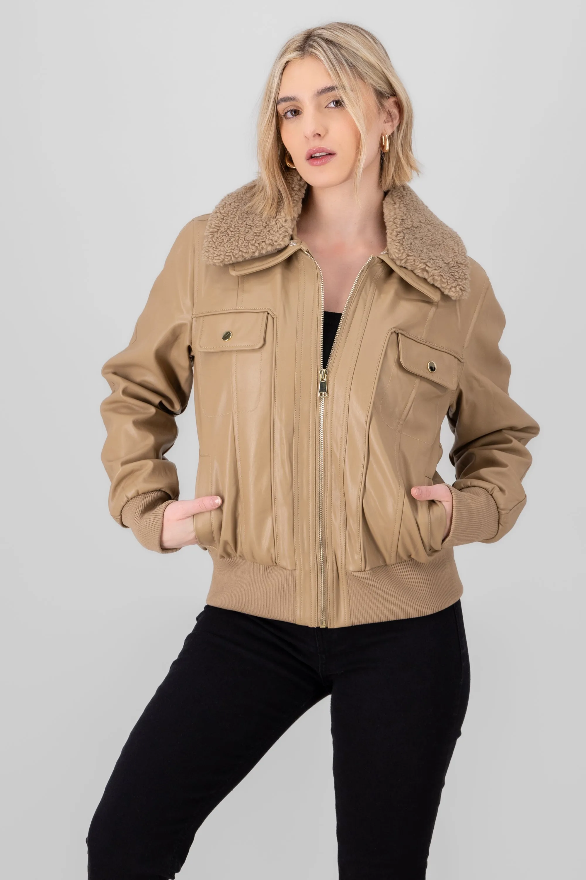 CHAMARRA PU CUELLO BORREGO sold by Shasa