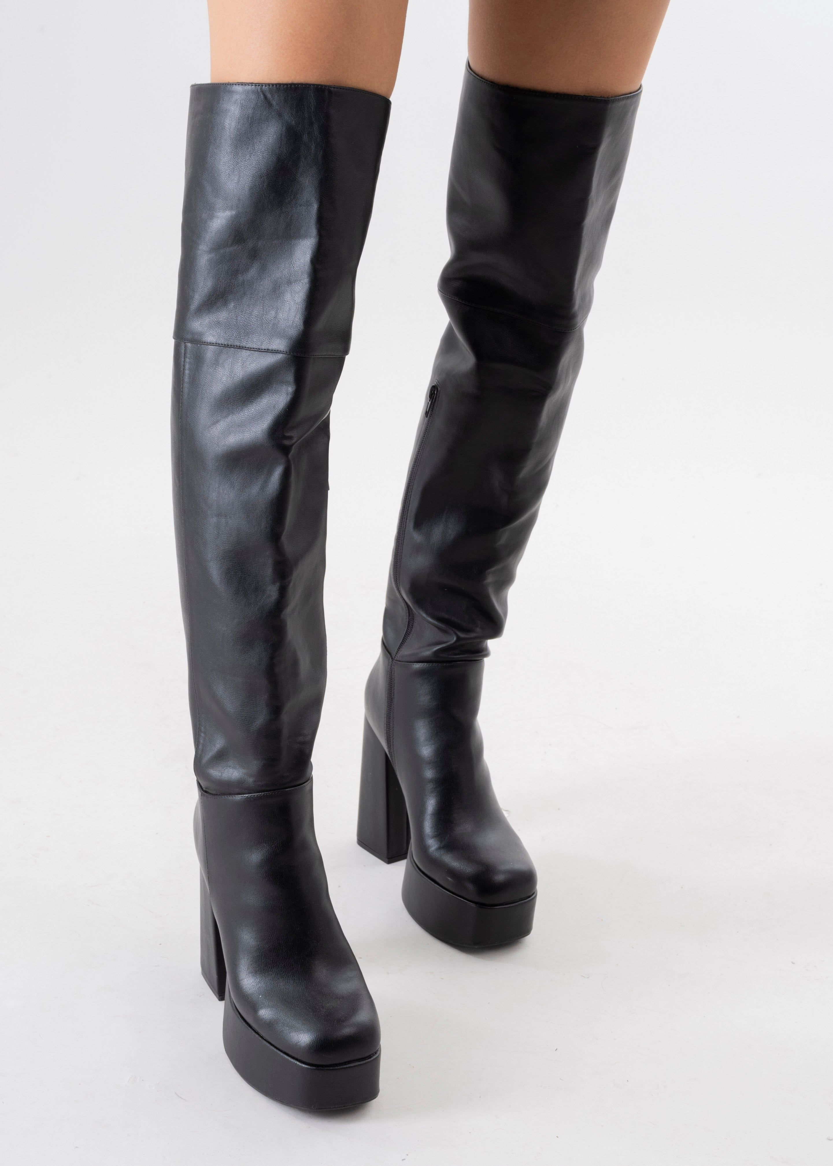 Bota Alta Plataforma sold by Shasa