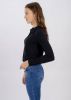 Top crop cuello polo manga larga sold by Shasa
