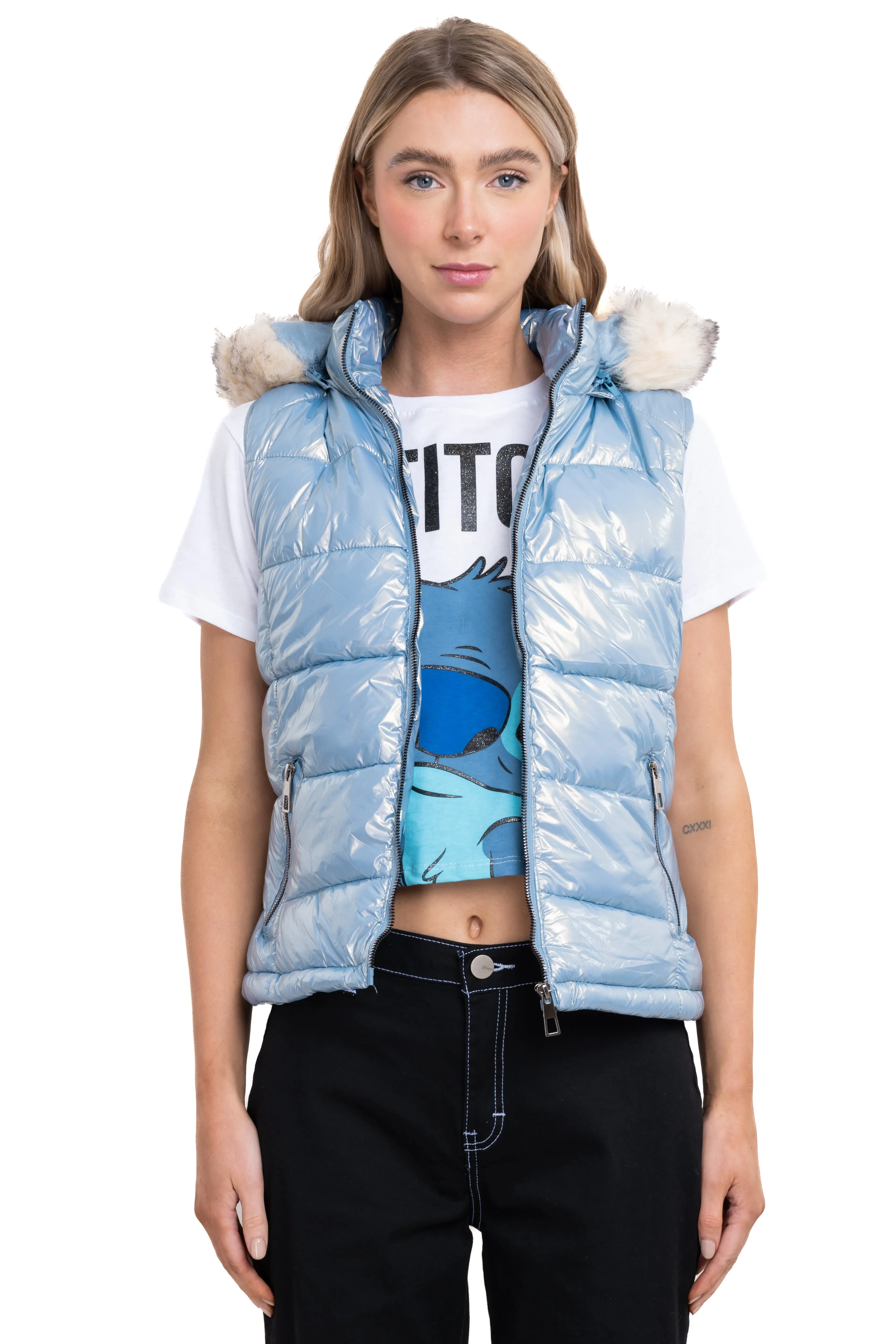 Chaleco metálico gorro peluche sold by Shasa