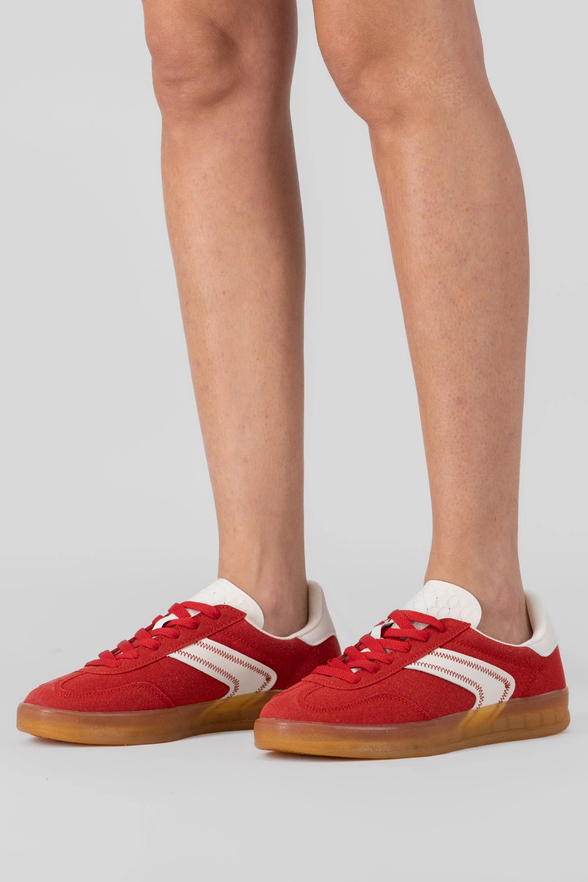 Tenis retro suede linea sold by Shasa